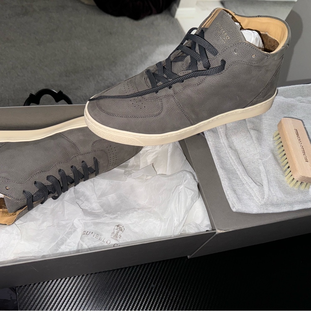 Grey Brunello cucinelli high top sneakers . Size 9 us
